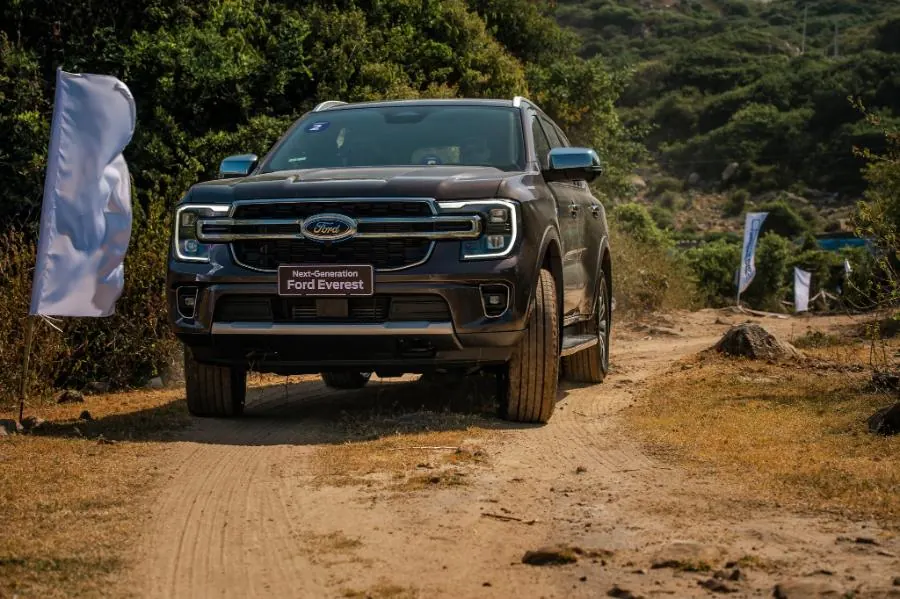 Ford Everest Platinum 2.0L AT 4x2