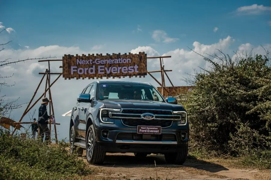 Ford Everest Platinum 2.0L AT 4x2