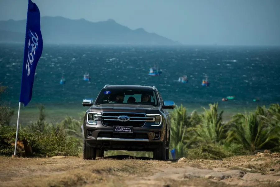Ford Everest Platinum 2.0L AT 4x2