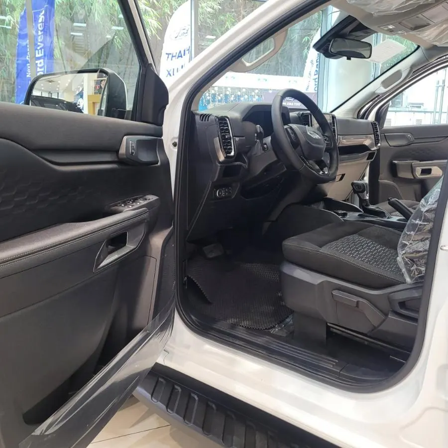 Ford Ranger XLS Thế hệ Mới 2.0L 4x2 AT