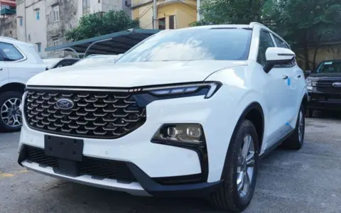Mua xe tặng vàng áp dụng từ ngày 04/12/2023 tới hết ngày 16/12/2023 cho các dòng xe Ford