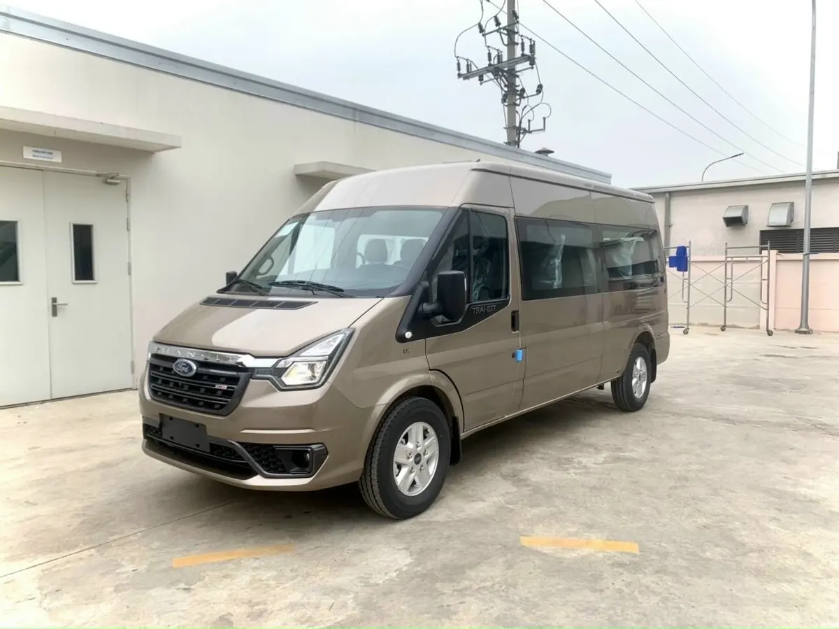 Xe du lịch Ford Transit: Sự lựa chọn hoàn hảo cho chuyến đi của bạn