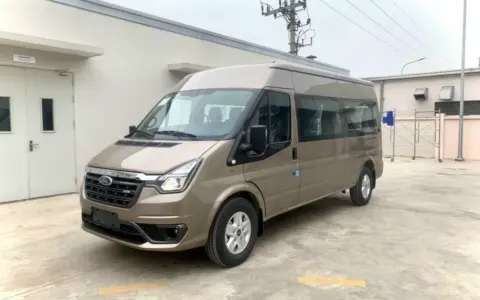 Xe du lịch Ford Transit: Sự lựa chọn hoàn hảo cho chuyến đi của bạn